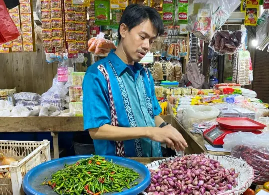 Ilustrasi harga pangan di Pandeglang, meningkat menjelang Nataru. (Sumber: Poskota/Samsul Fatoni)