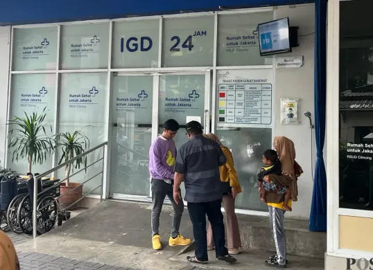 Situasi RSUD Cilincing, Jakarta Utara, Kamis, 11 Desember 2025 setelah para korban kecelakan mobil MBG dievakuasi. (Sumber: Poskota/M. Tegar Jihad)