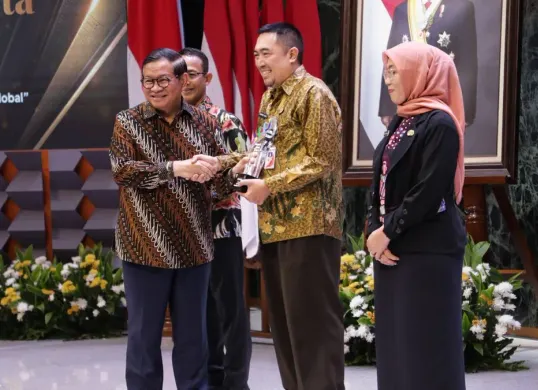 BPBD Jakarta dinobatkan penghargaan Terbaik Klasifikasi Kehumasan Unit Kerja Perangkat Daerah (UKPD), Jumat, 12 Desember 2025. (Sumber: Dok. Istimewa)