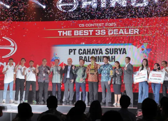 Hino menutup rangkaian CS Contest 2025 dengan pengumuman pemenang Best 3S Dealer. (Sumber: Hino)