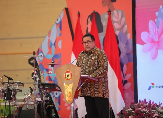 Wagub DKI Jakarta Rano Karno menghadiri acara Peringatan Hari Ibu ke-97 Tingkat Provinsi DKI Jakarta Tahun 2025 di Jakarta International Velodrome, Pulogadung, Jakarta Timur, Kamis, 11 Desember 2025. (Sumber: Istimewa)