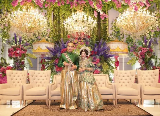 Momen pernikahan Niena Kirana Riskyana bersama dengan mantan Menteri Pemuda dan Olahraga (Menpora), Dito Ariotedjo yang diduga selingkuh dengan Davina Karamoy. (Sumber: X/@tatlerindonesia)