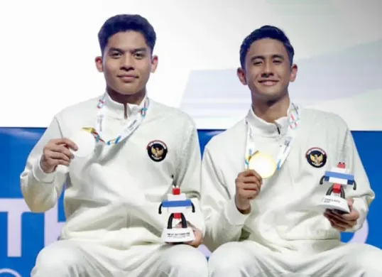 Moh. Zaki Ubaidillah (kiri) dan Alwi Farhan (kanan) menyumbangkan medali perak dan emas bagi Indonesia di final badminton SEA Games 2025. (Sumber: Instagram/@badminton.ina)