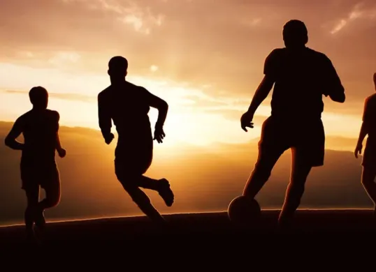 Jadwal bola malam ini 14-15 Desember 2025 (Sumber: Pinterest/silhueta)