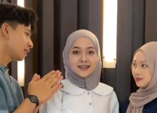 Yusman Kusuma alias Yuka (kiri), Aya Balqis (tengah), dan Julia Prastini atau dikenal Jule (kanan). (Sumber: TikTok/@Yusmankusumaa)