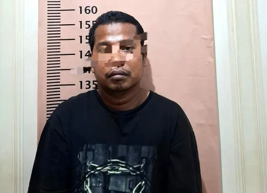 Pelaku saat diamankan di Mapolsek Karawaci. (Sumber: Dok. Polsek Karawaci)