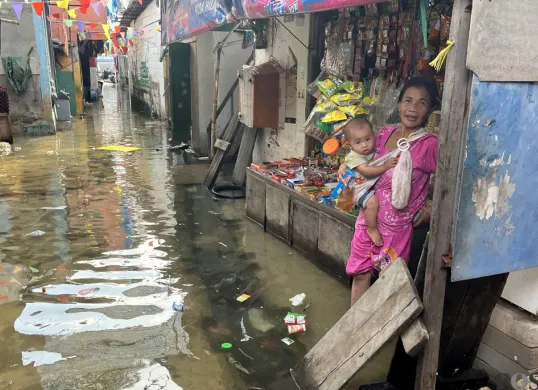 Ilustrasi, banjir pesisir (rob) terjang wilayah Muara Angke, Penjaringan, Jakarta Utara. (Sumber: POSKOTA | Foto: Pandi Ramedhan)