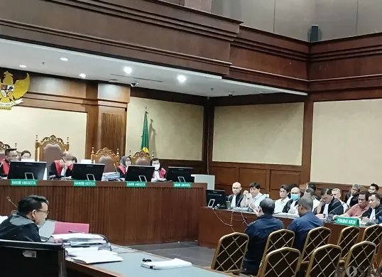 Dua saksi auditor internal PT Telkom Indonesia dihadirkan di sidang Pengadilan Tipikor Jakarta Pusat terkait dugaan korupsi Rp 464,9 miliar di PT Telkom Indonesia. (Sumber: Poskota/Ramot Sormin)