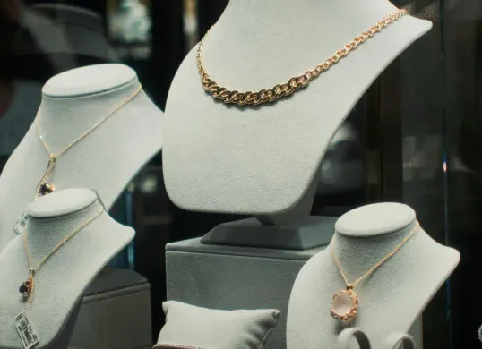 Ilustrasi - Pegerakan harga emas perhiasan hari ini, Selasa, 16 Desember 2025 cukup beragam. (Sumber: Pexels)