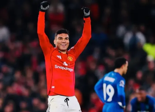 Manchester United gagal merangkak ke posisi 4 klasemen Liga Inggris usai ditahan imbang 4-4 Bournemouth di Old Trafford (Sumber: Instagram/@manunited)