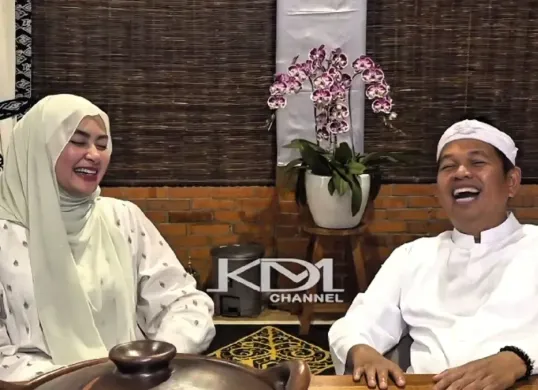 Momen romantis Dedi Mulyadi dan Syefura Muda (Sumber: Instagram/@dedimulyadi71)