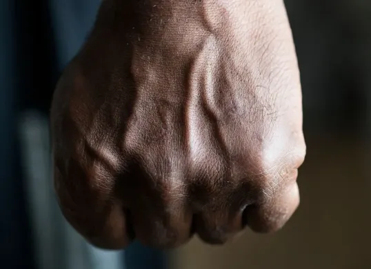 Ilustrasi tawuran pelajar di Kota Bekasi. (Sumber: Freepik/@rawpixel-com)