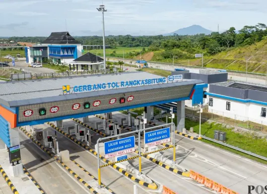 Suasana di gerbang tol Serang-Panimbang di Rangkasbitung, Kabupaten Lebak. (Sumber: Poskota/Samsul Fatoni)