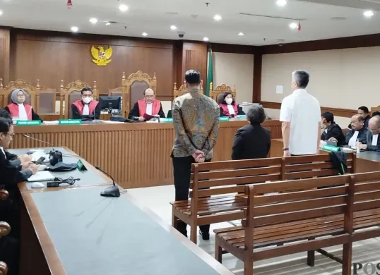 Tiga bos PT Petro Energy mendengar hukuman dari hakim Pengadilan Tipikor Jakarta Pusat, Selasa, 16 Desember 2025. (Sumber: Poskota/Ramot Sormin)