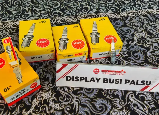 Potret busi palsu NKG yang beredar di Indonesia. (Sumber: Poskota/ Erwan Hartawan)