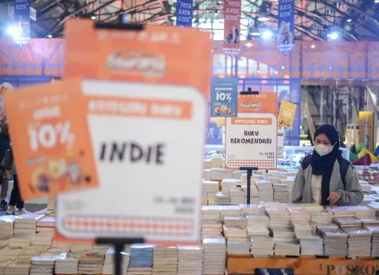 Berbelanja Buku di Jakarta Literaria 2025