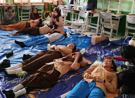 Kasus terjadinya korban keracunan Makan Bergizi Gratis di wilayah Kecamatan Cisarua, Kabupaten Bandung Barat, beberapa waktu lalu. (Sumber: Poskota | Foto: Gatot Poedji Utomo)