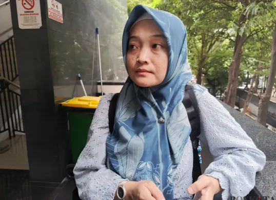 Krisna Dwi Safitri, kuasa hukum Rian Hidayat, nasabah BNI yang dananya senilai Rp6,5 miliar diblokir. (Sumber: POSKOTA | Foto: Ali Mansur)
