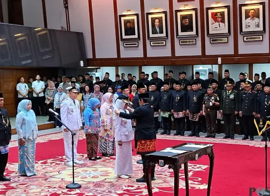 Gubernur Jakarta, Pramono Anung, melantik 11 Pejabat Pimpinan Tinggi Pratama di Balai Kota Jakarta, Rabu, 17 Desember 2025. (Sumber: POSKOTA | Foto: M Tegar Jihad)