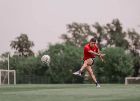 Santiago Montiel resmi menyabet FIFA Puskas Award 2025 dalam ajang The Best FIFA Football Awards 2025 mengalahkan Rizky Ridho. (Sumber: Instagram/@santiago_montiel15)