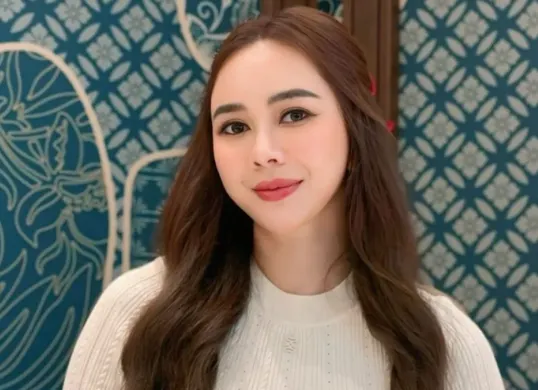 Profil Aura Kasih yang diduga sebagai artis AK selingkuhan Ridwan Kamil. (Sumber: Instagram/@aurakasih)