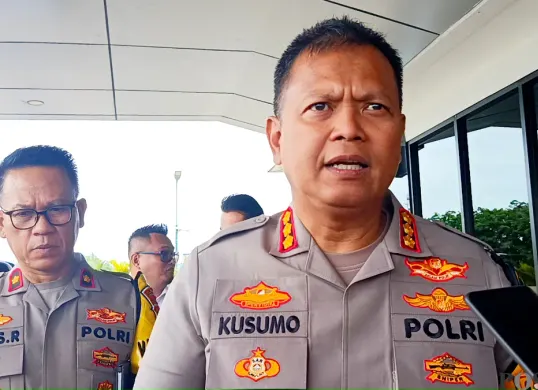 Kapolres Metro Bekasi Kota, Kusumo Wahyu Bintoro akan menerjunkan ribuan personel gabungan dalam menjaga keamanan dan kondusifitas di wilayah Kota Bekasi pada perayaan Nataru. (Sumber: Poskota/Nurpini Aulia Rapika.)
