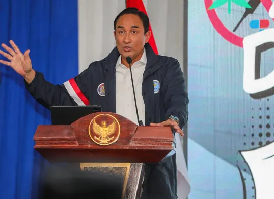 Kepala BNN RI, Suyudi Ario Seto memberikan sambutan dalam BNN Goes To School: War on Drugs for Humanity di SMAN 65 Jakarta, BNN Goes To School: War on Drugs for Humanity, Rabu, 17 Desember 2025. (Sumber: Dok. BNN)