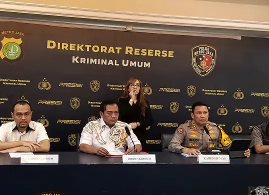 Konferensi pers terkait gelar perkara khusus kasus tudingan ijazah palsu Jokowi di Polda Metro Jaya, Jakarta Selatan, Kamis, 18 Desember 2025. (Sumber: POSKOTA | Foto: Ali Mansur)