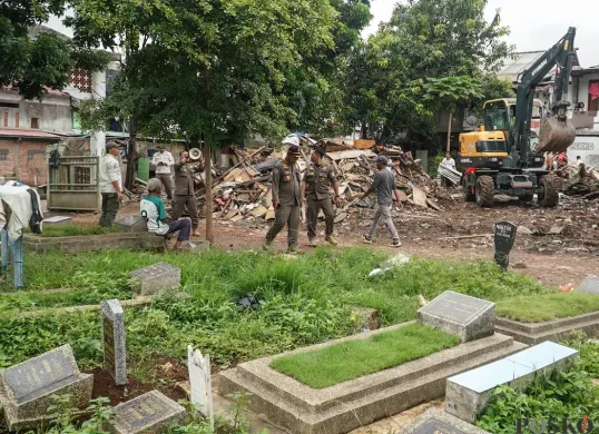 Penertiban Lahan di TPU Kober Rawa Bunga