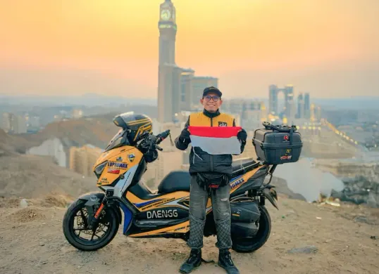 Kisah inspiratif biker Indonesia menaklukkan medan ekstrem menuju Makkah. (Sumber: Yamaha)