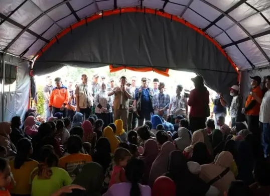Ilustrasi, warga terdampak bencana alam di Kabupaten Langkat, Sumatra Utara, tinggal di tenda pengungsian. (Sumber: Dok. BNPB)