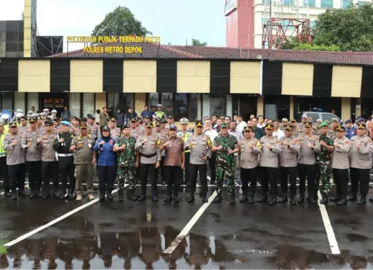 Apel Gelar Pasukan Operasi Lilin Jaya 2025, di Lapangan Mapolrestro Depok, Jumat, 19 Desember 2025. (Sumber: Dok. Humas Polres Metro Depok)