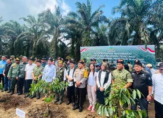 Tim Satgas Penertiban Kawasan Hutan menggelar kegiatan relokasi di Lahan di Tesso Nilo, Desa Bagan Limau, Kecamatan Ukui, Kabupaten Pelalawan, Riau, pada Sabtu, 20 Desember 2025. (Sumber: Dok. Kejagung)
