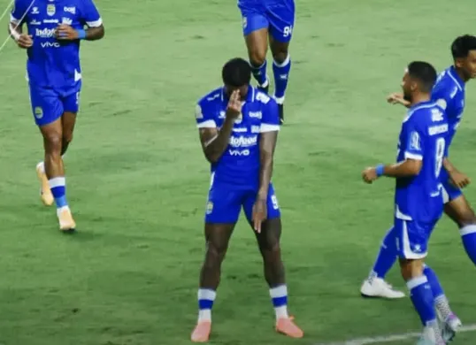 Persib Bandung geser Persija Jakarta dari peringkat kedua klasemen Super League 2025 (Sumber: Instagram/@persib)