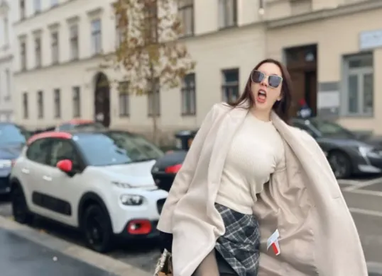 Usai Isu Perselingkuhan Ridwan Kamil, Aura Kasih Pilih Tutup Komentar di Media Sosial (Sumber: Instagram/@aurakasih)