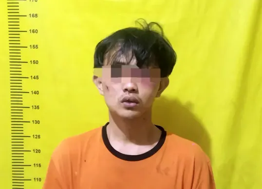 Pelaku Curanmor saat diamankan di Polsek Cipondoh. (Sumber: Dok. Polsek Cipondoh)