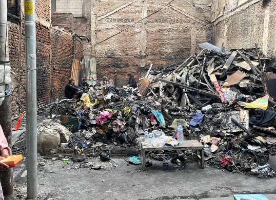 Sebanyak 14 rumah semipermanen di Jalan Kapuk Muara, Gang Meong RT 05 RW 04, Penjaringan, Jakarta Utara, terbakar pada Minggu, 21 Desember 2025. (Sumber: Istimewa)