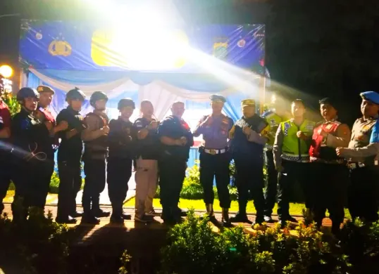 Patroli gabungan Operasi Lilin Jaya 2025 menjelang Nataru di wilayah Bojongsari, Depok, Jawa Barat. (Sumber: Polsek Bojongsari)