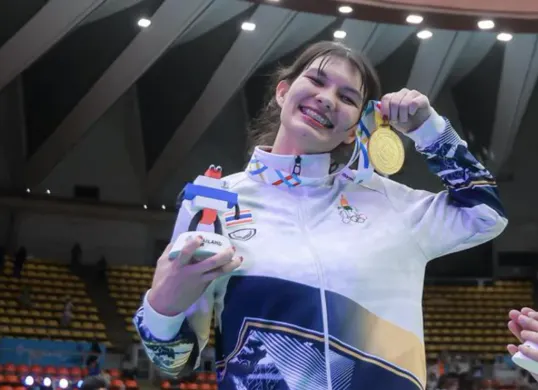 MCentee Catherine, penerjemah Timnas Voli Putra Thailand. (Sumber: Instagram/@catherinr.m)