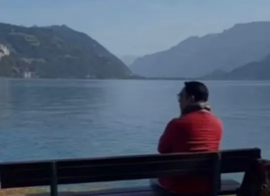 Sosok pria yang berada di lukisan Aura Kasih yang diduga adalah Ridwan Kamil (Sumber: Instragam/@lambe_turah)