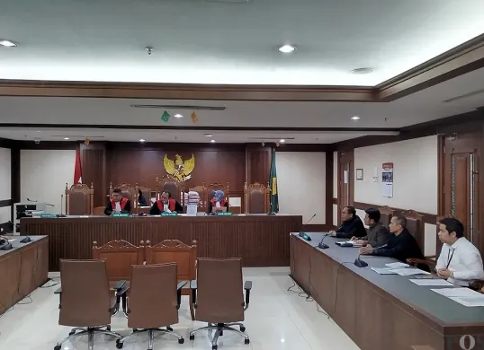 Suasana sidang gugatan Subhan Palal terhadap Gibran Rakabuming Raka dan KPU RI di PN Jakarta Pusat, Senin, 22 Desember 2025. (Sumber: POSKOTA | Foto: Ramot Sormin)