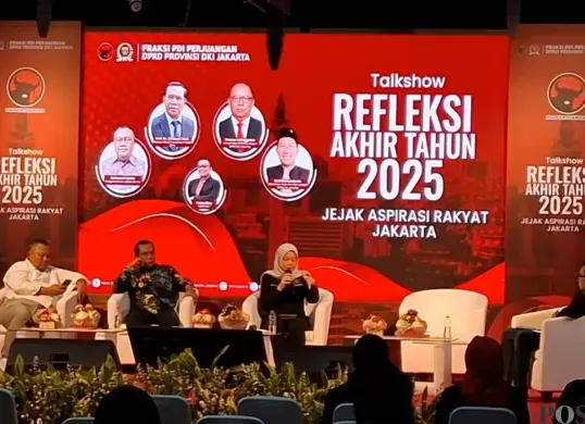 Ketua Komisi D DPRD DKI, Yuke Yurike (kedua kanan) saat Talkshow Refleksi Akhir Tahun 2025 di Jakarta Barat pada Senin, 22 Desember 2025. (Sumber: POSKOTA | Foto: Pandi Ramedhan)