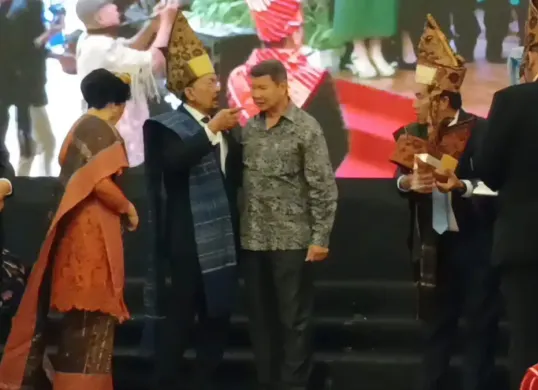 Utusan Khusus Presiden RI Bidang Iklim dan Energi Lingkungan Hidup, Hasyim Djojohadikusumo di Gedung Mulia Raja, Kebon Nanas, Jakarta Timur pada Senin, 22 Desember 2025. (Sumber: Poskota/M. Tegar Jihad)