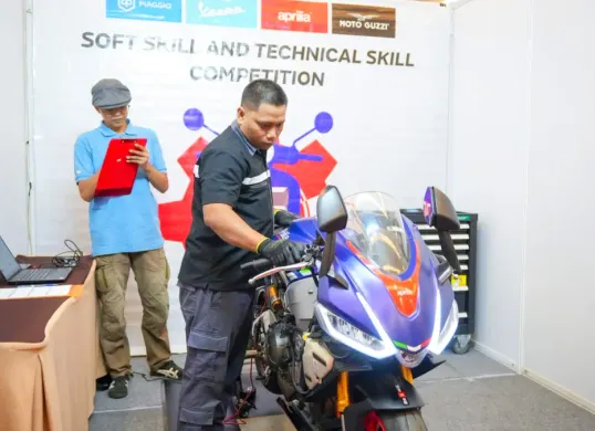 Piaggio Indonesia menggelar AFS Competition 2025 untuk meningkatkan kompetensi tenaga aftersales. (Sumber: Piaggio)
