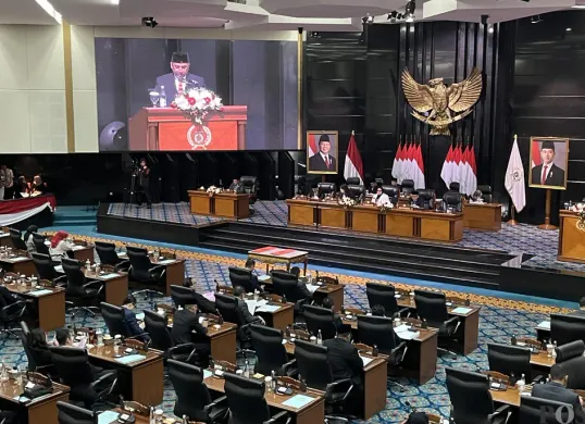 Rapat Paripurna di Gedung DPRD DKI Jakarta, Selasa, 23 Desember 2025. (Sumber: POSKOTA | Foto: Pandi Ramedhan)