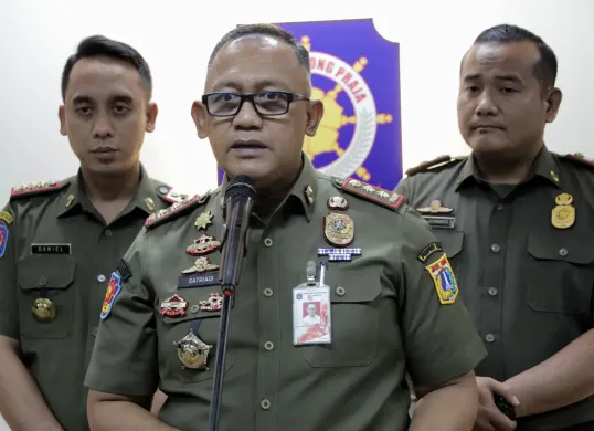 Kepala Satpol PP DKI Jakarta, Satriadi Gunawan saat menyampaikan pernyataan kepada awak media di Balai Kota Jakarta, Selasa, 23 Desember 2025. (Sumber: Istimewa)