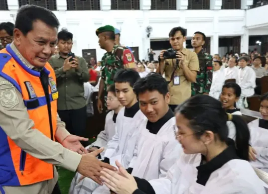 Bupati Tangerang, Moch. Maesyal Rasyid di Gereja Santa Odelia Citra Raya Panongan, Rabu, 24 Desember 2025. (Sumber: Dok. Pemkab Tangerang)