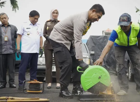 Pemusnahan barang bukti narkotika yang dilakukan Kejari Jakbar, Rabu, 24 Desember 2025. (Sumber: Dok. Kominfo Kejari Jakbar)