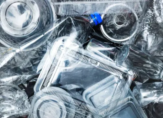 Ilustrasi sampah plastik. (Sumber: Freepik/ Rawpixel)