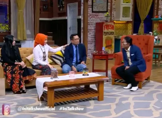Potret Ridwan Kamil, Atalia Praratya dan Aura Kasih tampil satu acara TV (Sumber: Youtube: Initalkshow)